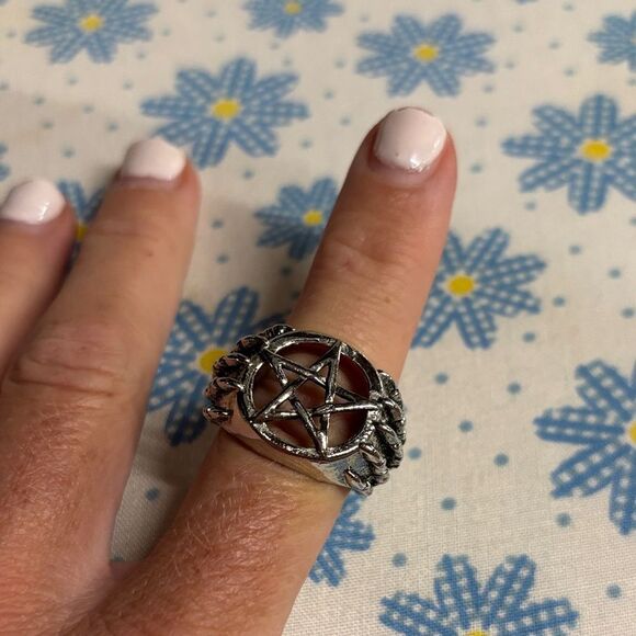 Silver Pentagram Ring with skeleton 💀 hands - Picture 1 of 11